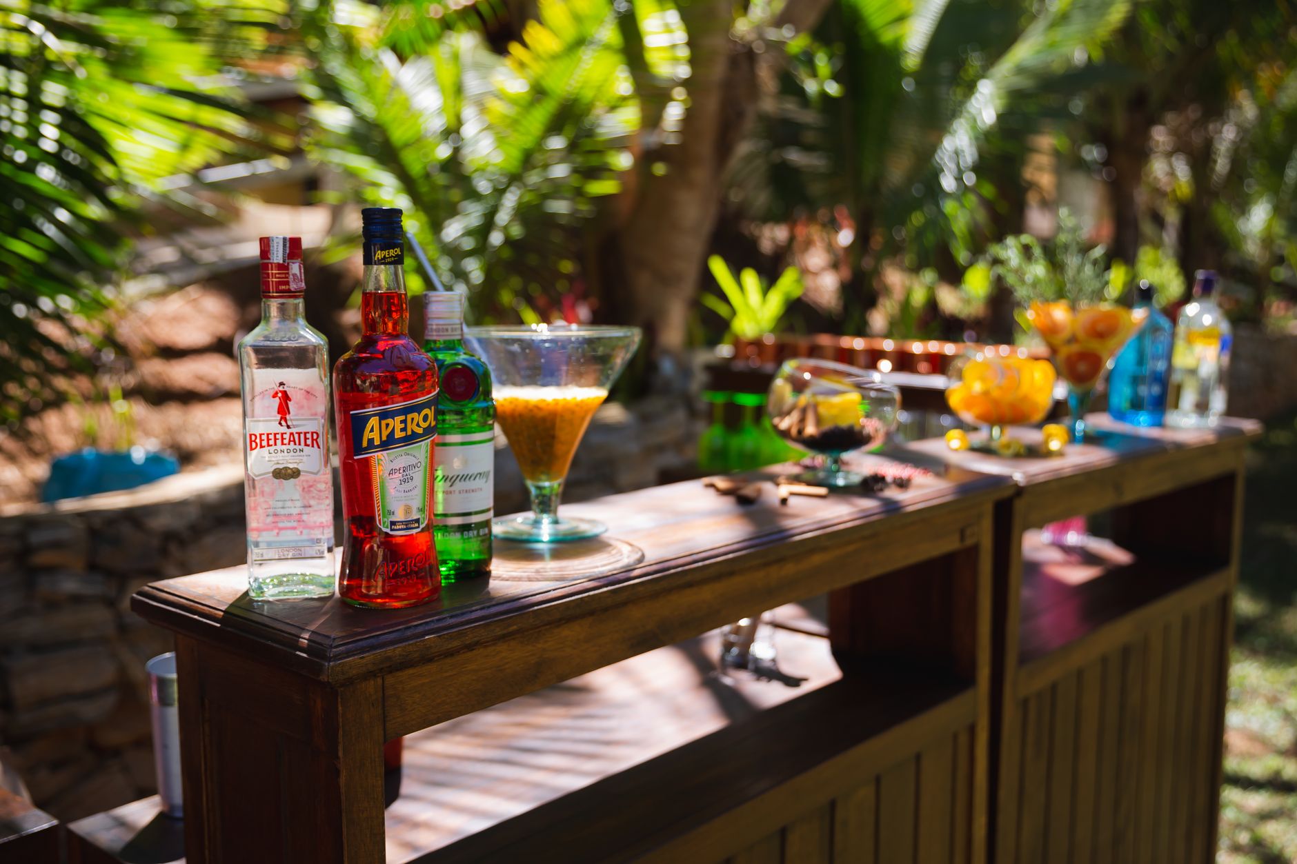 Outdoor Bar Decor