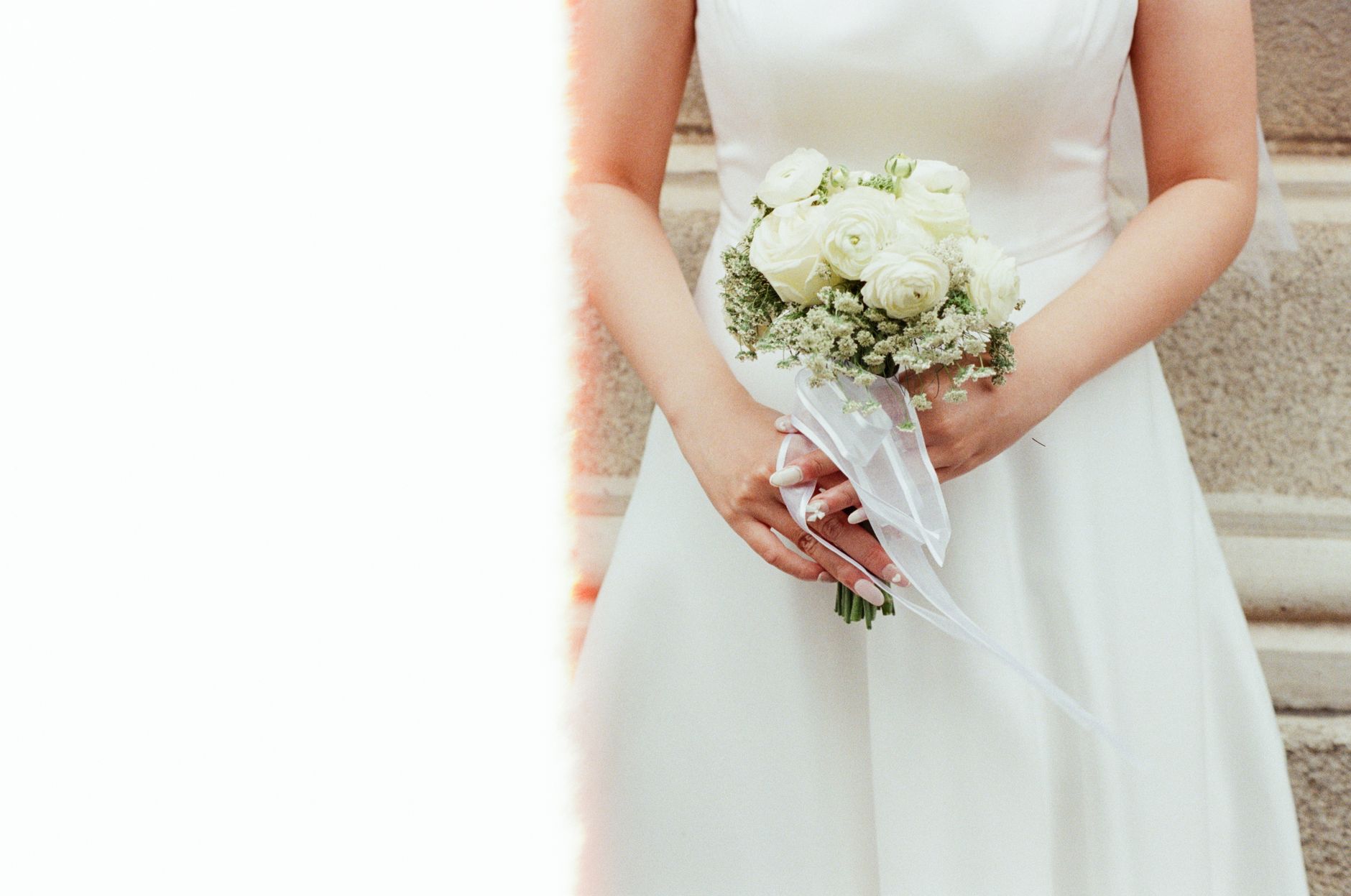 Pure White Bouquets for Your Big Day