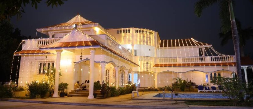 Elegant reception venues for 750 guests in Chennai decorated with floral arrangements and warm lighting