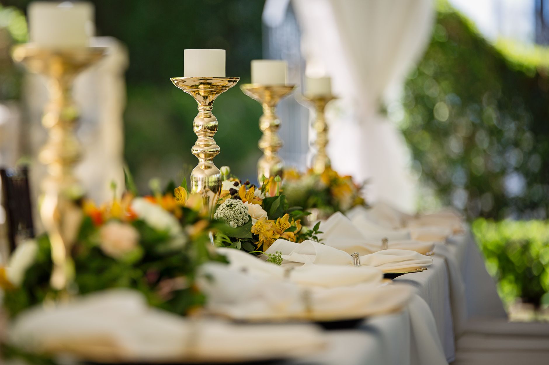 Round Tables for Every Wedding