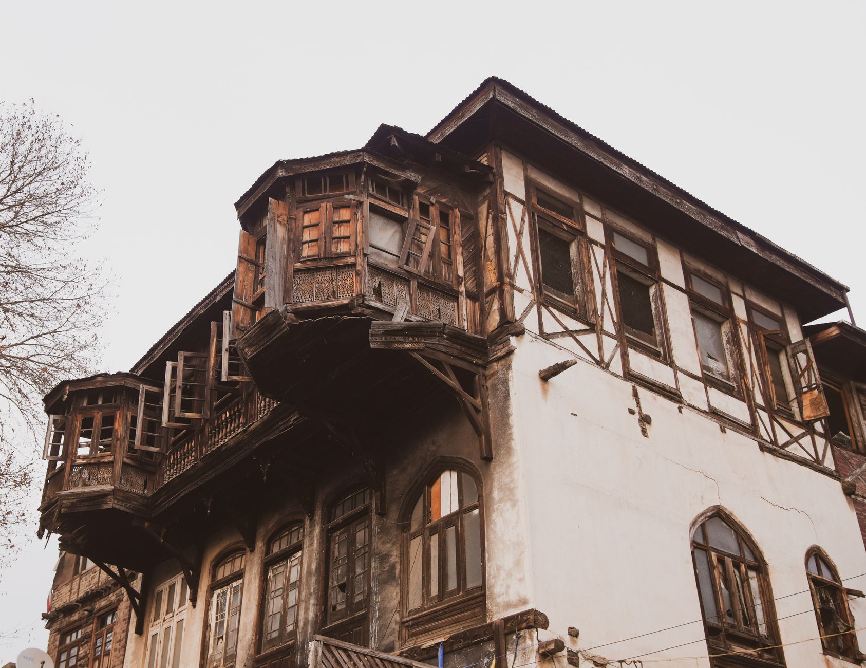 Book a Farmhouse in Srinagar