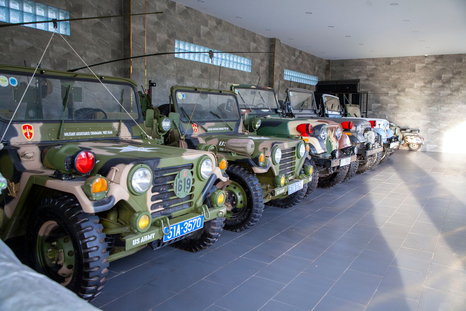 Procession Open Jeep