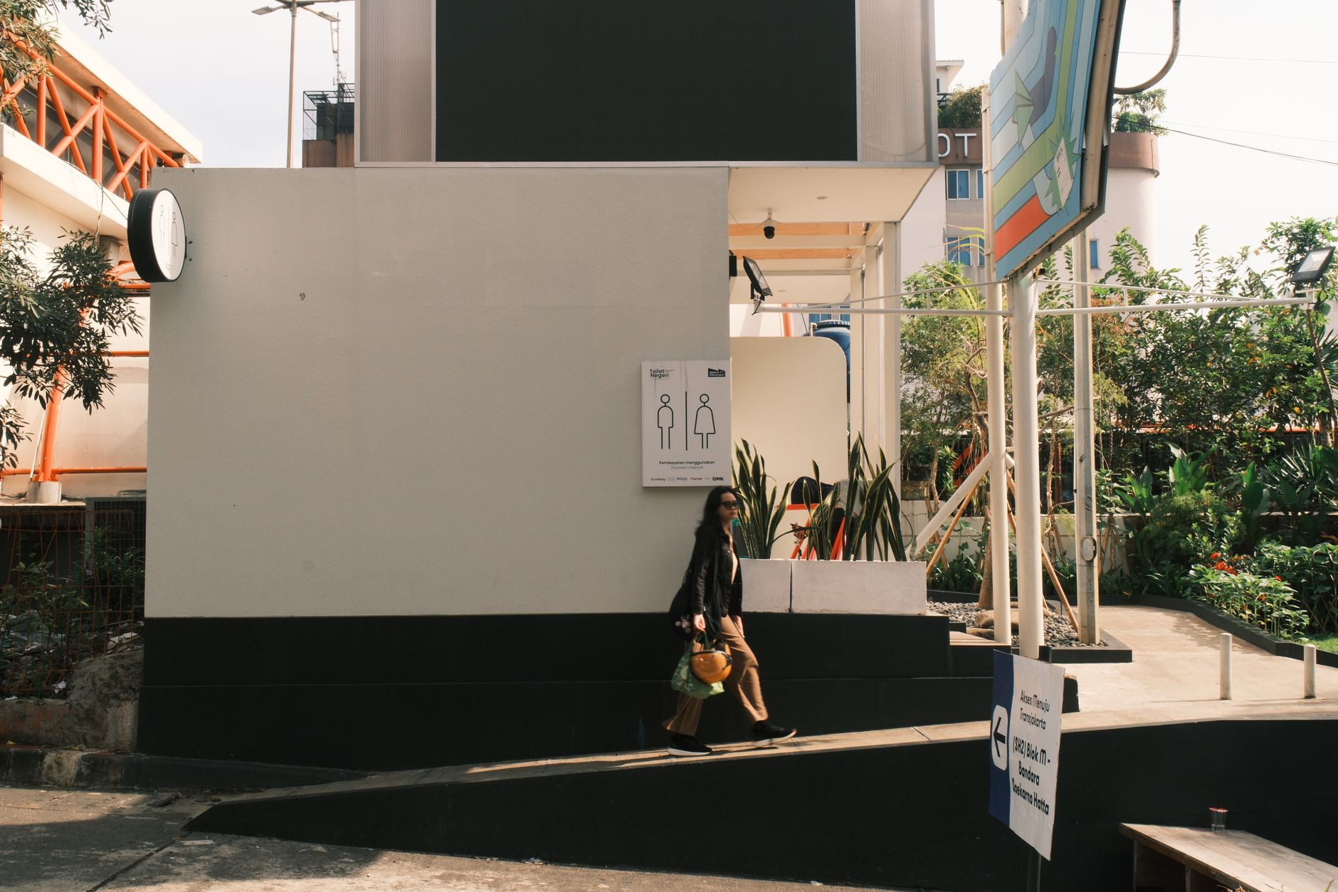 Portable Toilets with Water Tank