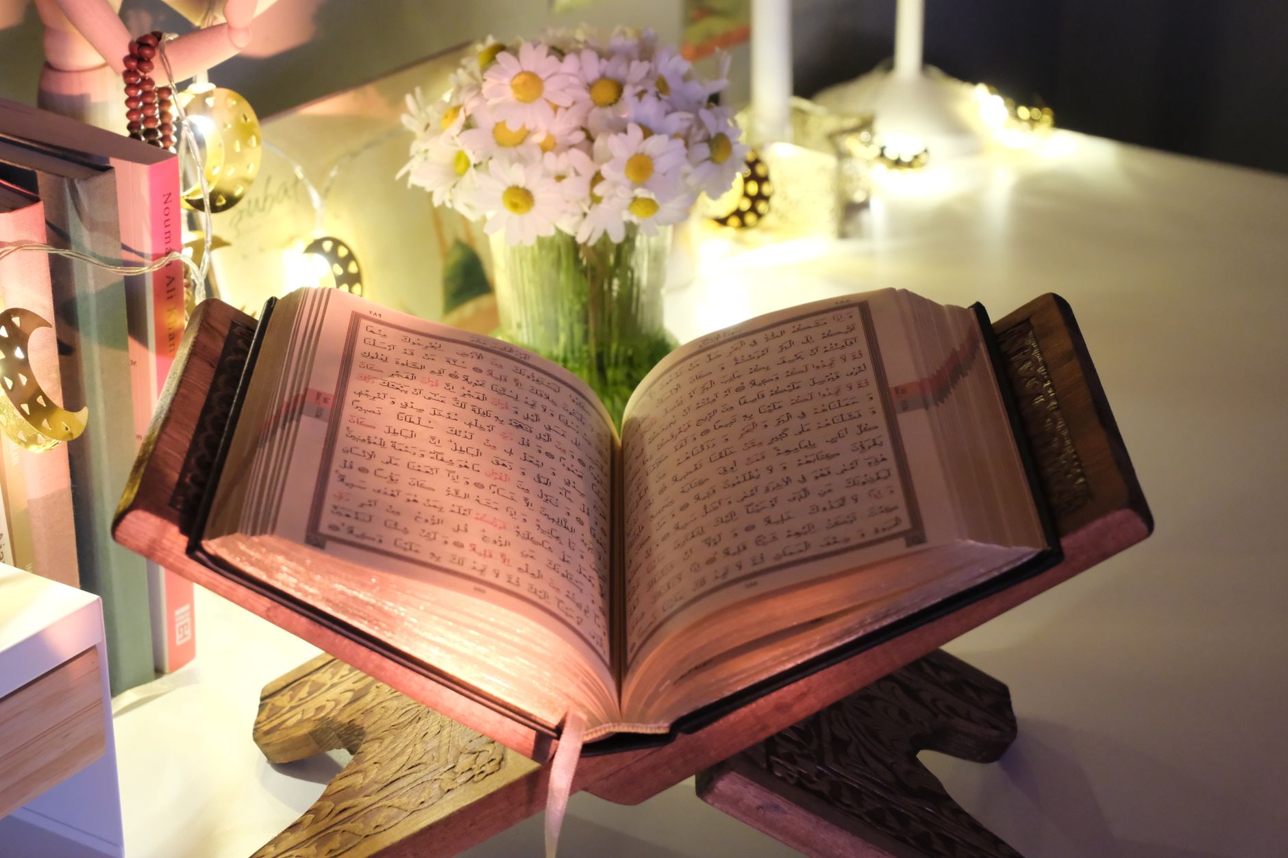 Sacred Quran Stand