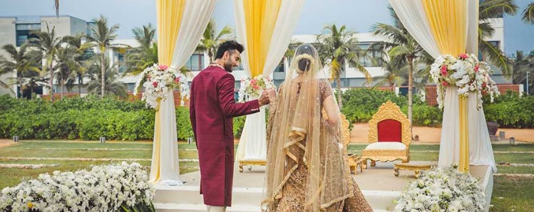 Traditional South Indian wedding ceremony in Chennai with bride and groom performing Tamil rituals