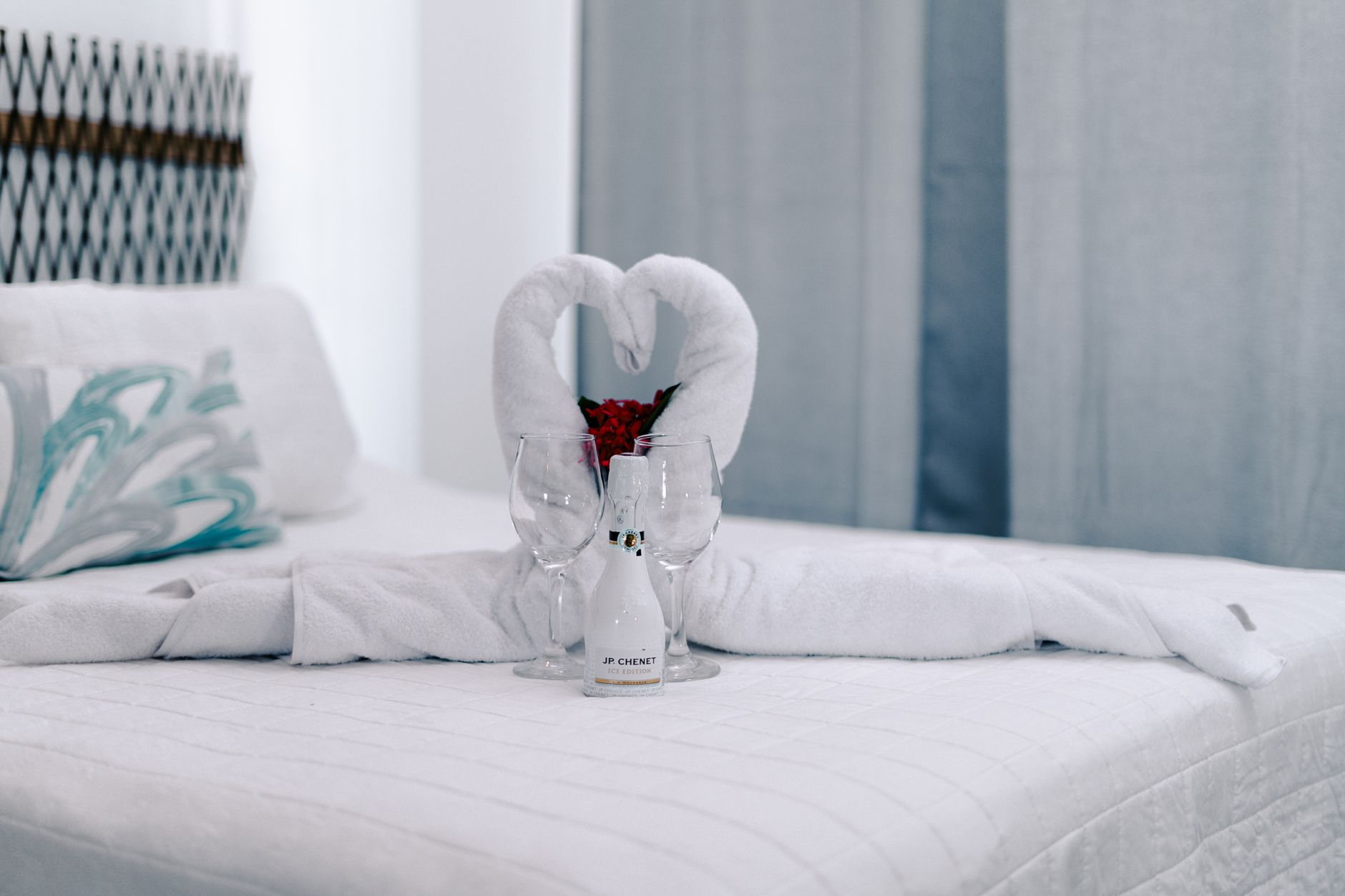 Book Your Dream Honeymoon Hotel