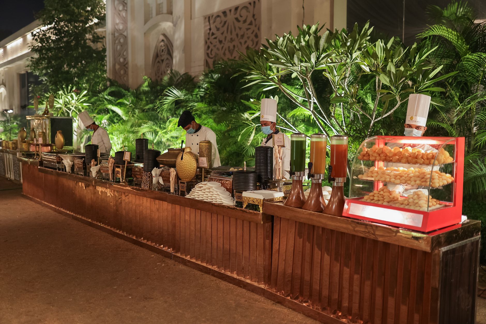 Fresh, Live & Festive Food Stations