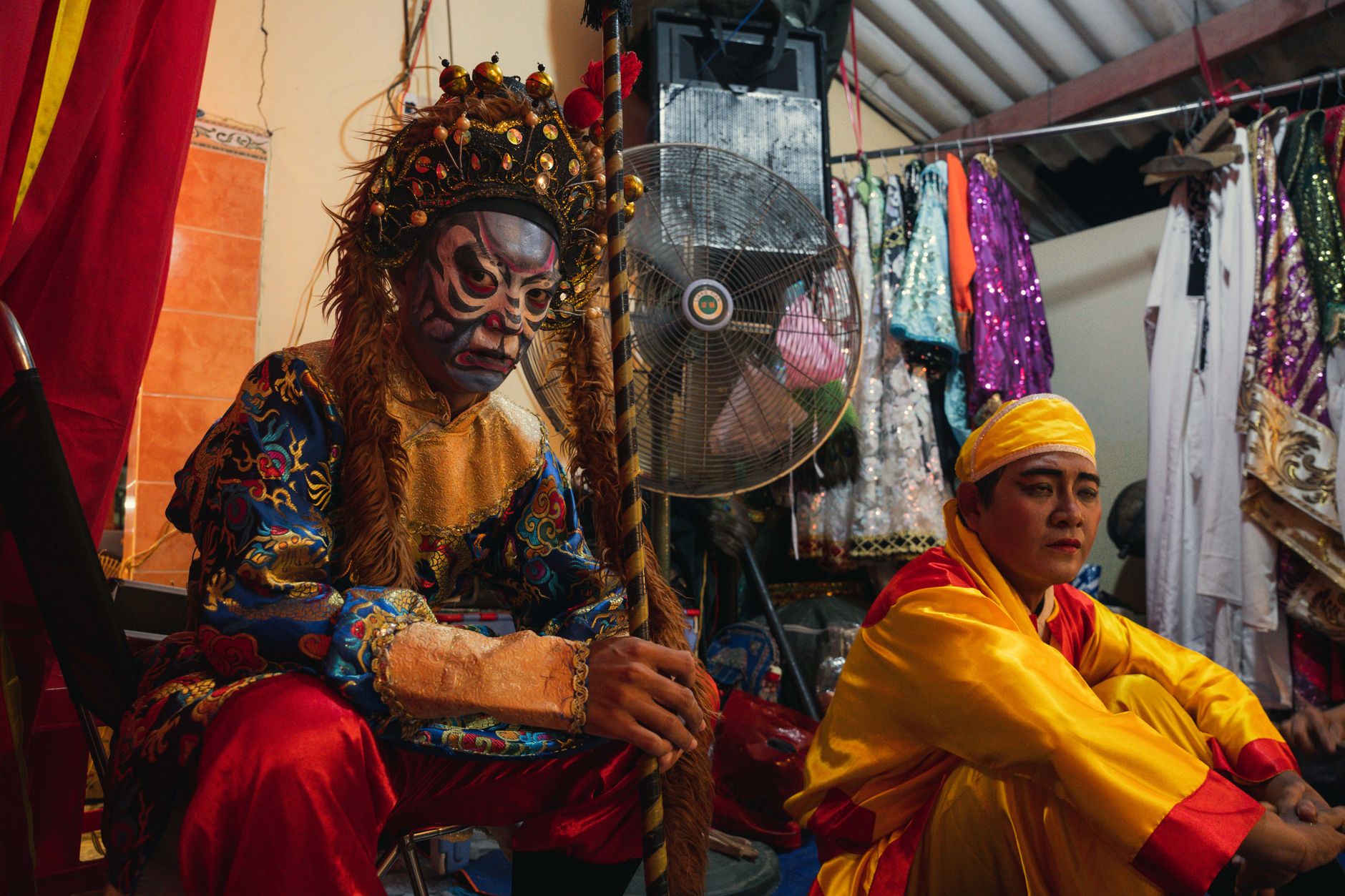Wow Your Guests with Unusual Stage Acts