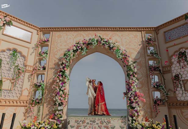 Palace theme floral arch decoration for grand varmala ceremony