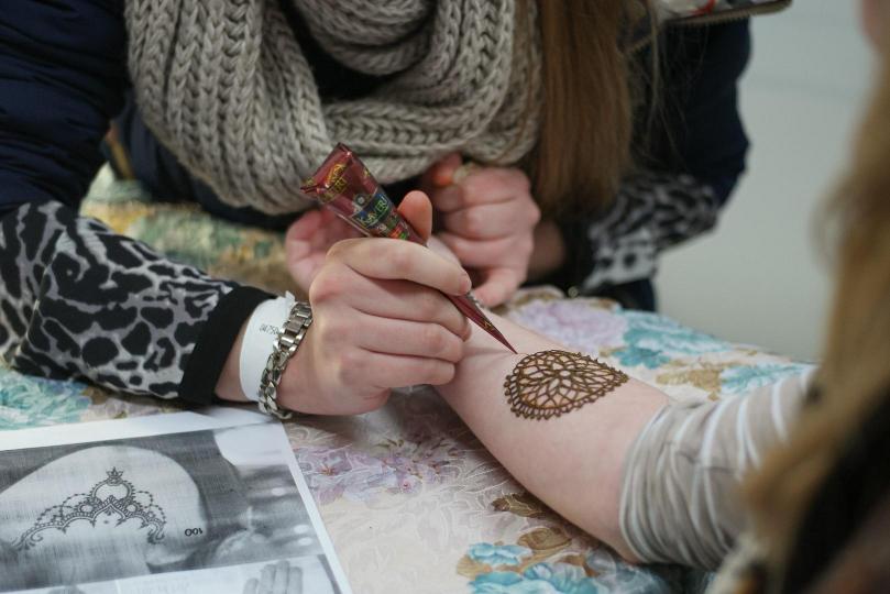 OVM The Art Studio - 2 Guest Mehendi Artists for 3 Hours