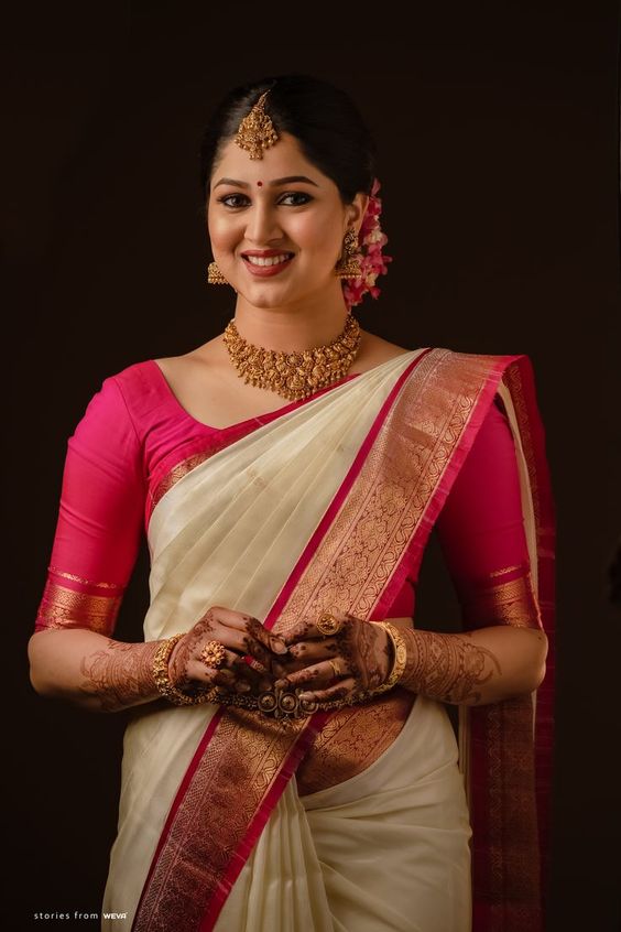 Saree Draping for 4 Guests (Without Pre Pleating)
