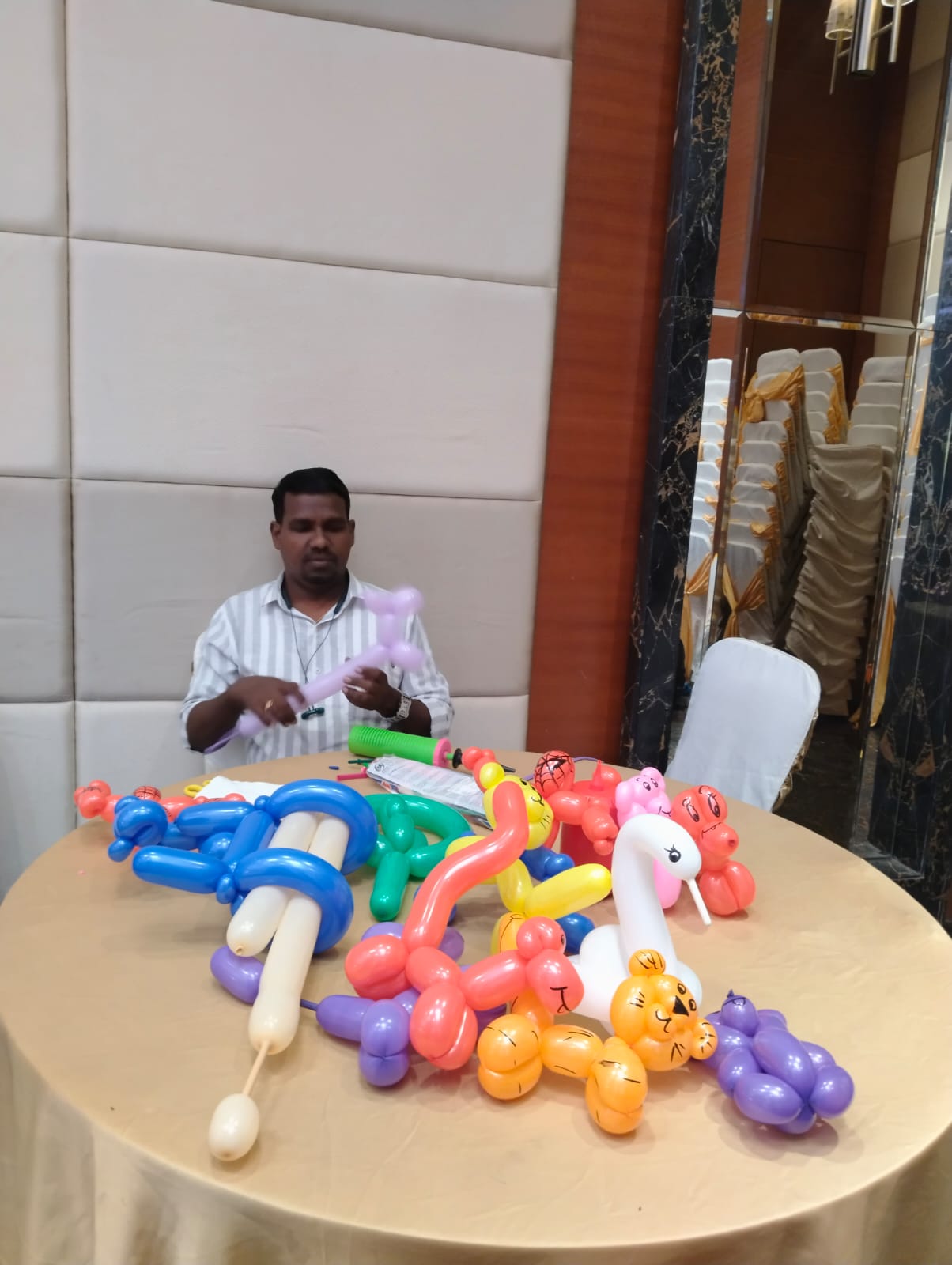 Live Balloon Sculpting Artist for Parties and Events