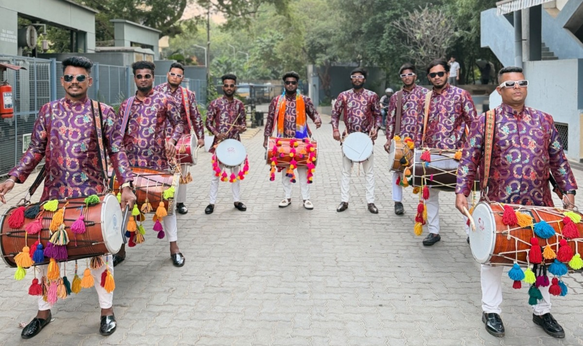 Six-Member Wedding Dhol Troupe