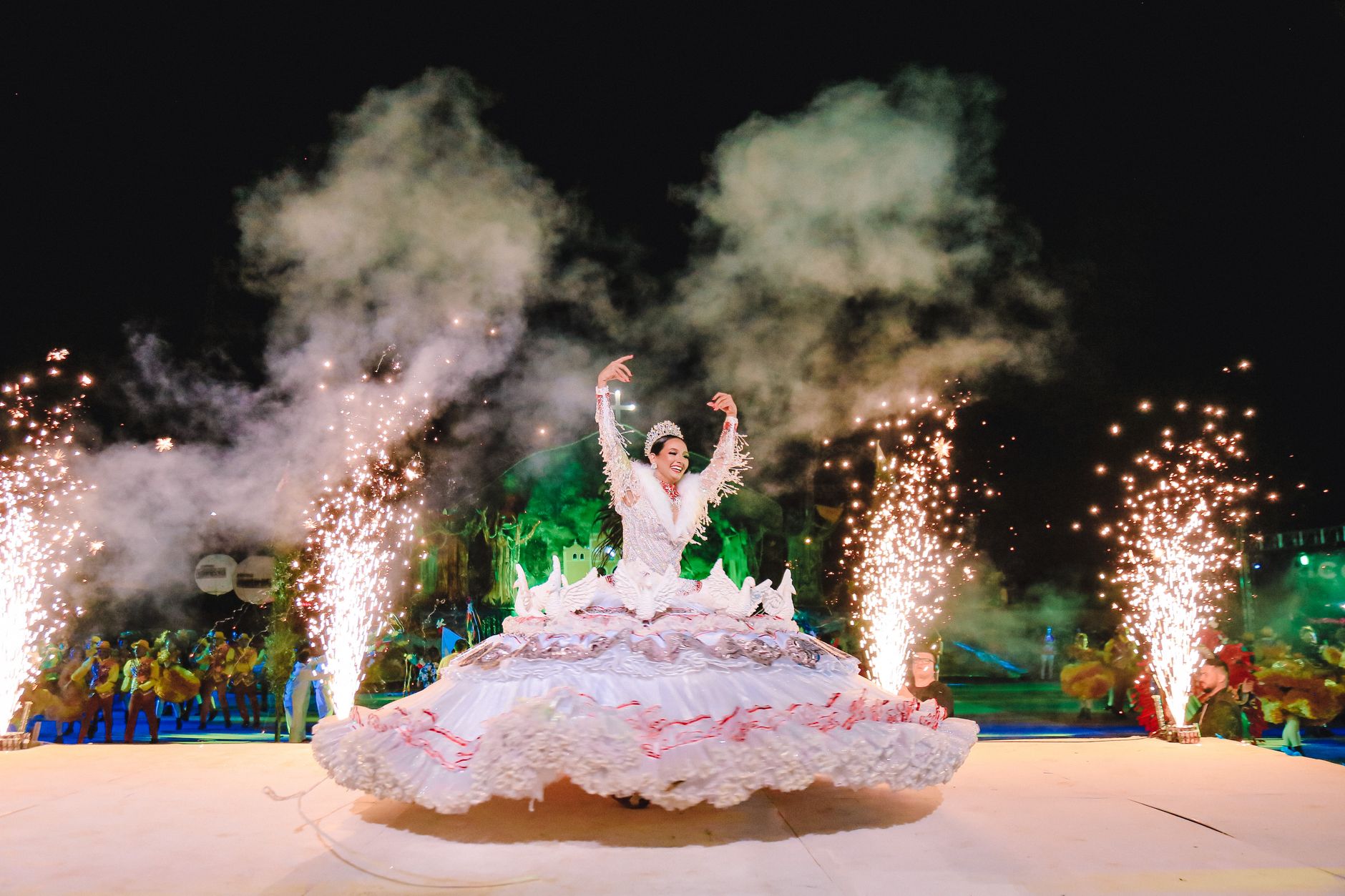 Spark Up Your Grand Wedding Entry