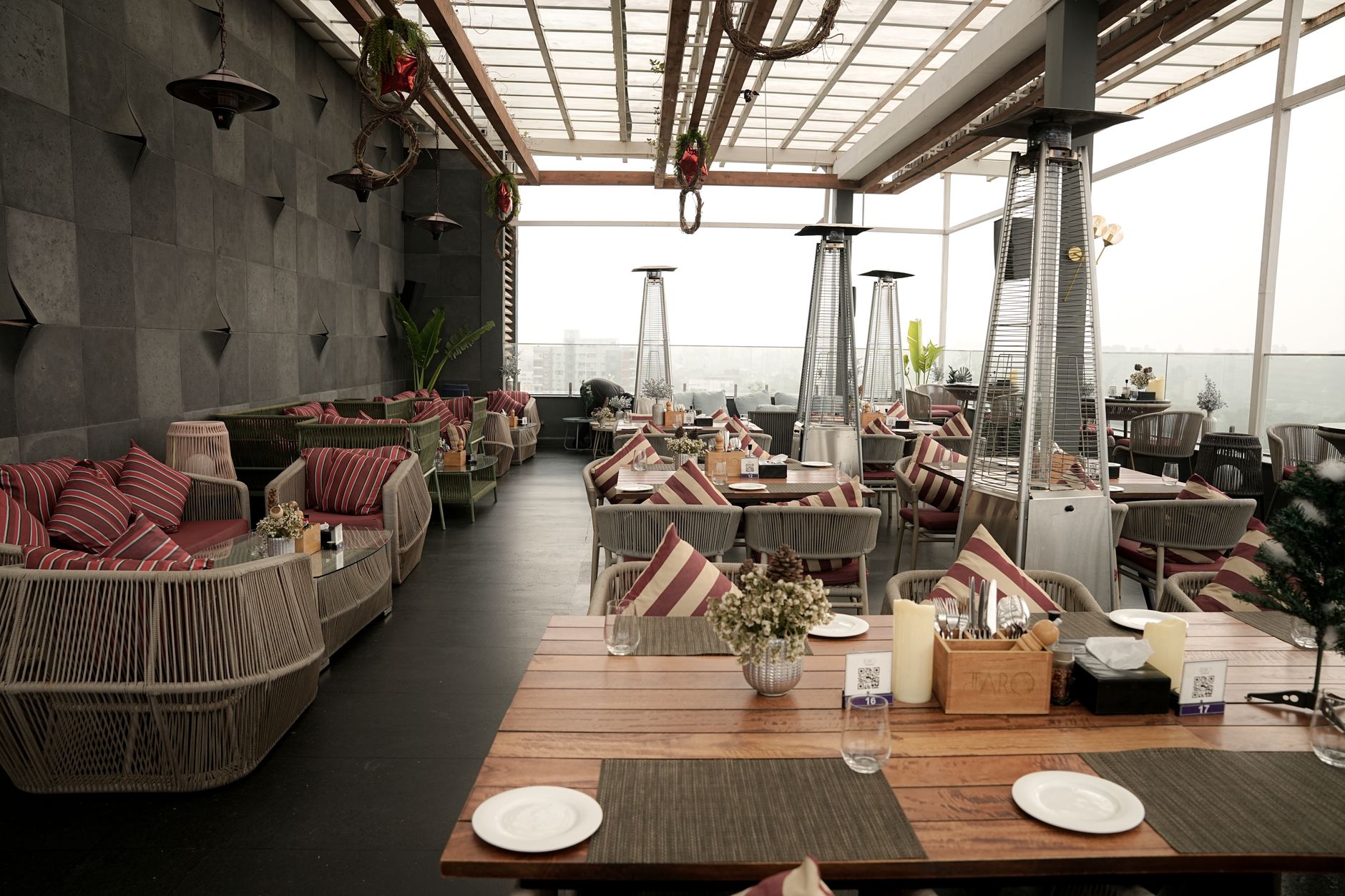 Café Celebration Lounges