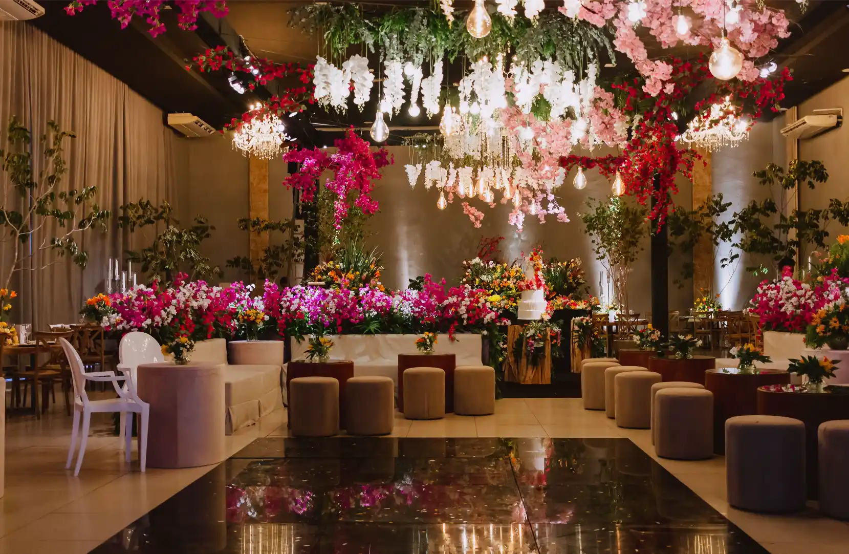 What Are Wedding Decor Experiences?