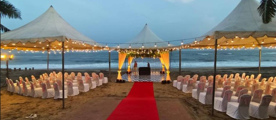 Grand wedding resort banquet hall set up for 750 guests in Chennai with floral décor and stage