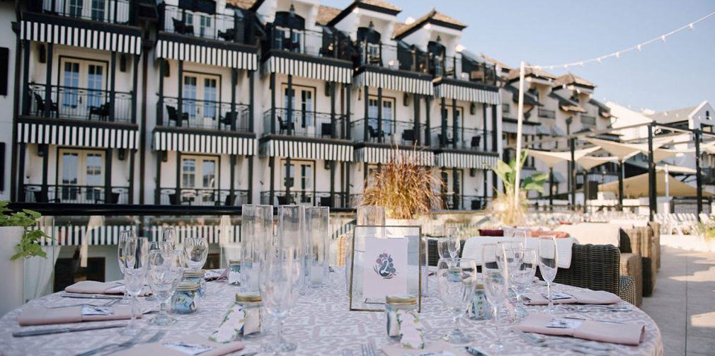 Elegant beach wedding ceremony at White Pearl Beach Hotel with ocean backdrop